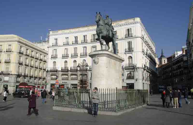 20 - Madrid - Puerta del Sol - monumento a Carlos III